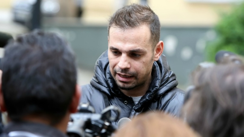 Καμία σχέση με Αδαμίδη