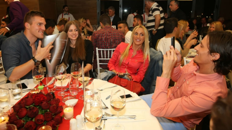 Μπουζούκια... μόνο με νταμπλ!