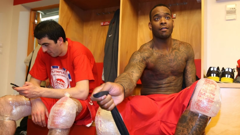 Χαλαρώνει στην παραλία ο Πάουελ (pic)