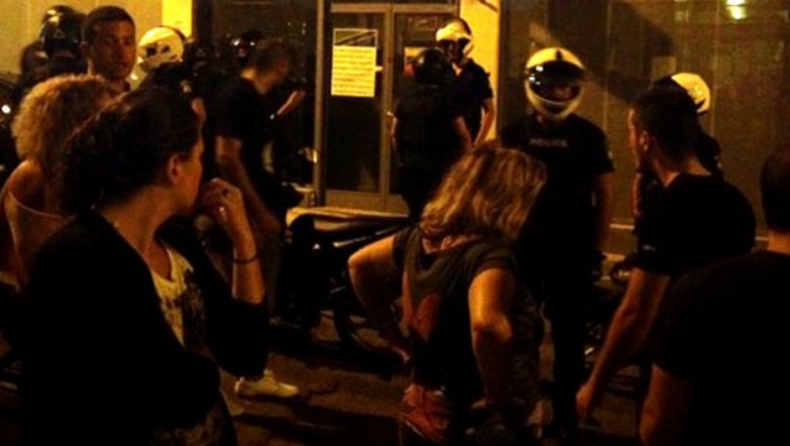 Πολίτες κυνήγησαν μετανάστες (vid)