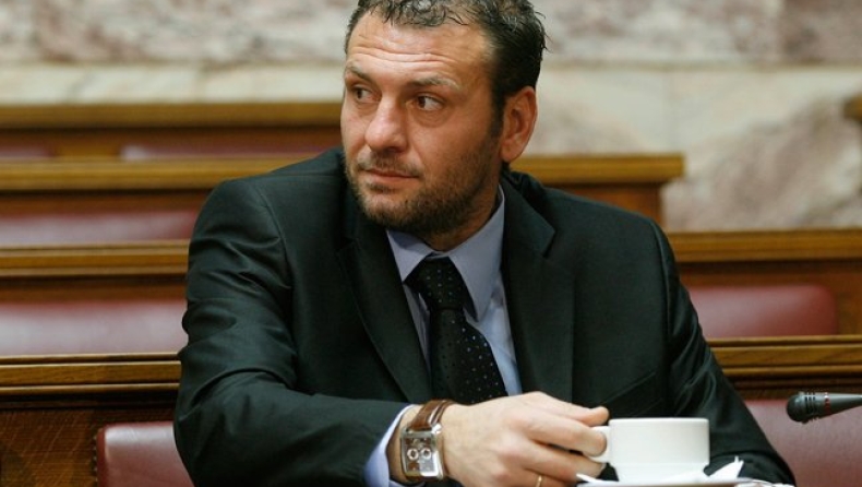 Με τη... φανέλα της ΝΔ και ο Ανατολάκης