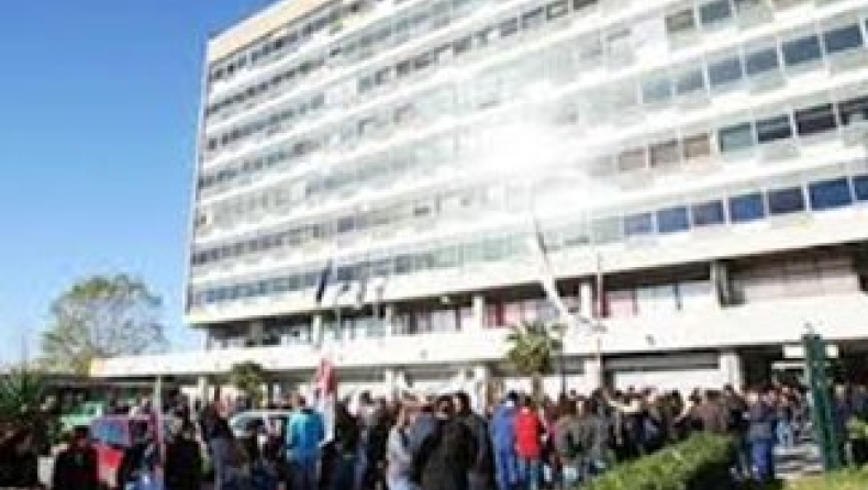 Με βαριοπούλες πήγαν να ληστέψουν τράπεζα στο ΑΠΘ