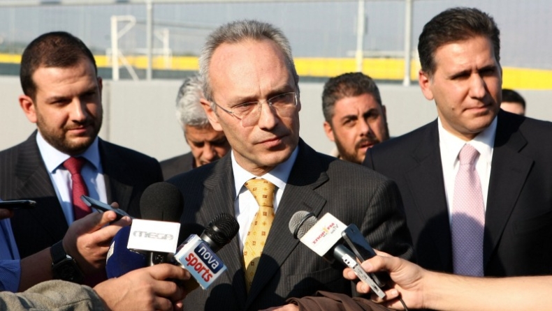 Ούτε ένα έγγραφο ρε... Τσάκα;