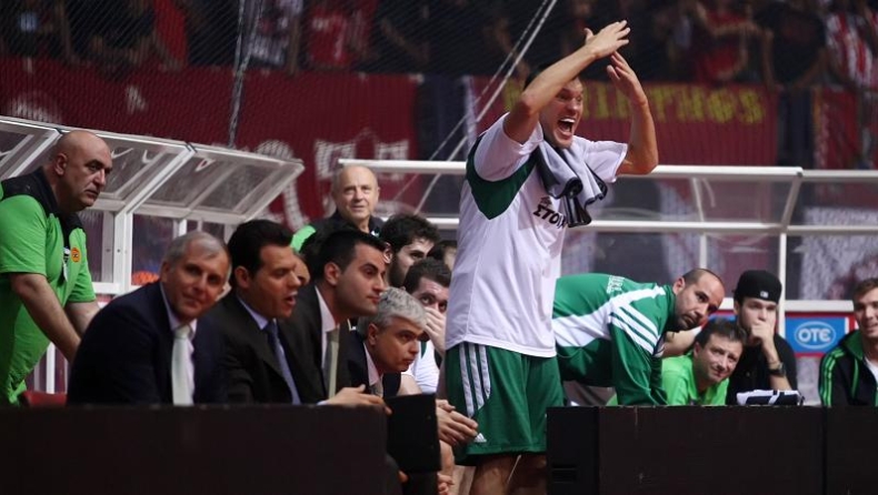 Σάρας εντός των γραμμών