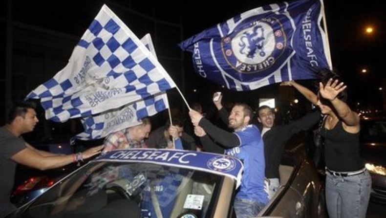 Το Λονδίνο... βάφτηκε μπλε (vids&pics)!