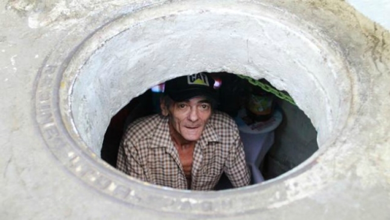 Ζευγάρι ζει σε υπόνομο (pics)
