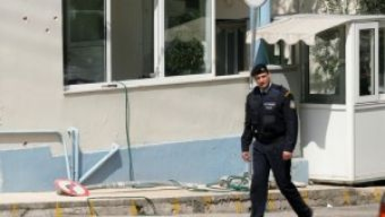 Πολύ ξύλο με τσιγγάνους σε αστυνομικό τμήμα