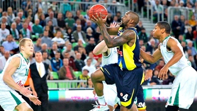 In ο ΜακΚάλεμπ, out ο Πεκέρ