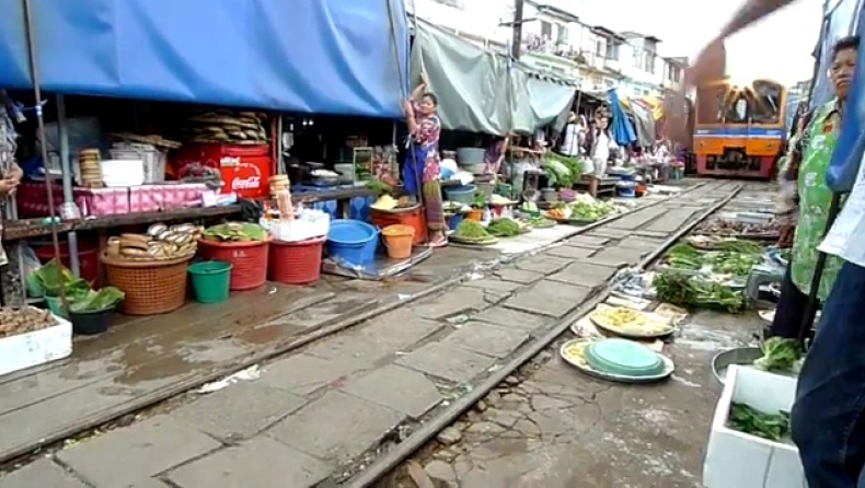 Το τρένο περνά… μέσα απο τη λαϊκή! (video)