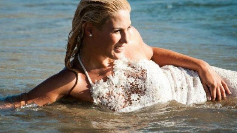 Η Ντόρα με τα sexy δώρα! (pics)