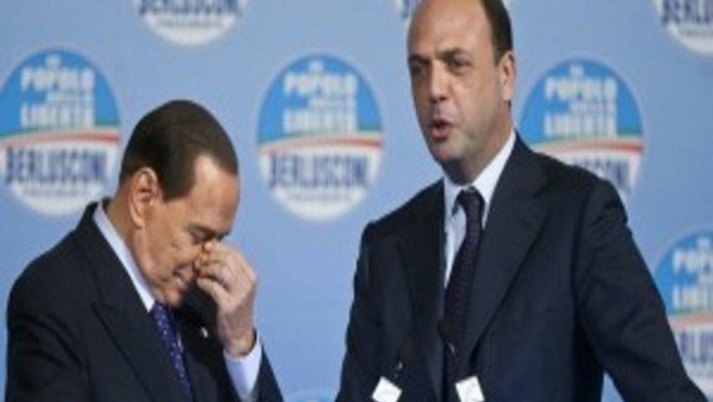 Κατέρρευσε ο Μπερλουσκόνι