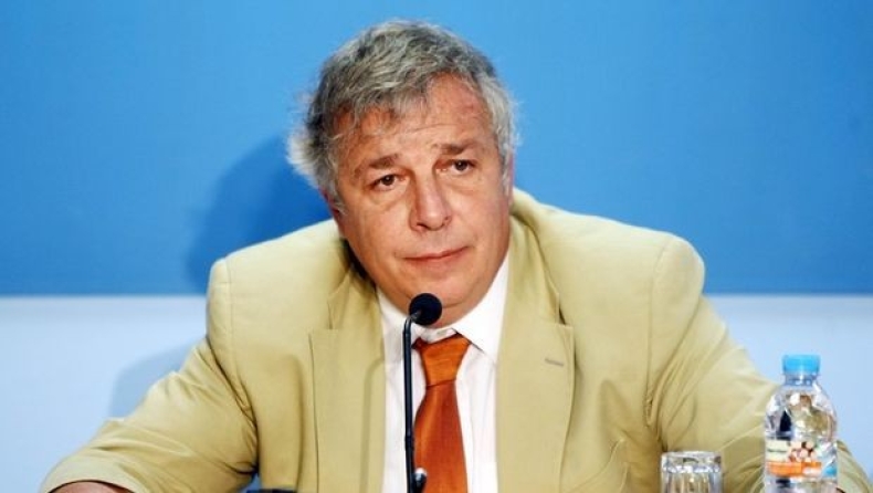 Η... γραβάτα δεν παίζει μπάλα!