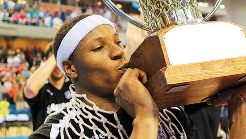 Στη Γαλατά ο Χόκινς!