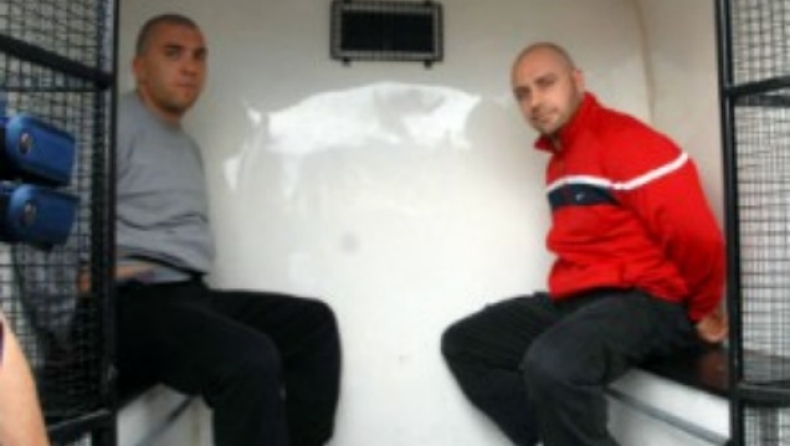 Απελάθηκε με… χειροπέδες ο «Ιβάν»