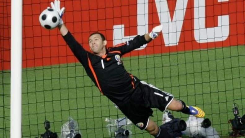 Βλέπει Λόμποντ ως αντί-Σάχα