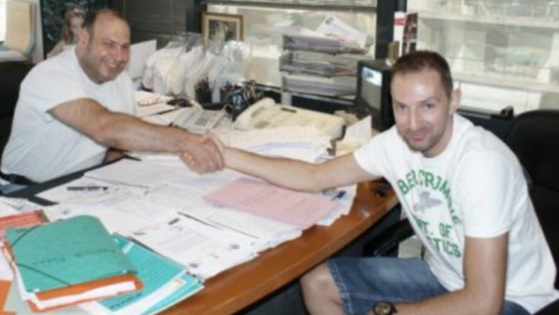 Ανανέωσε ο Φαλέκας στον Ίκαρο