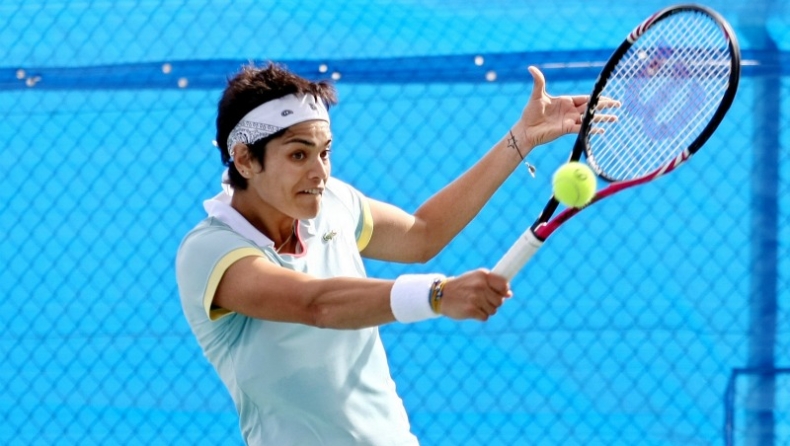 Με το... δεξί η Λένα στην Κορέα!