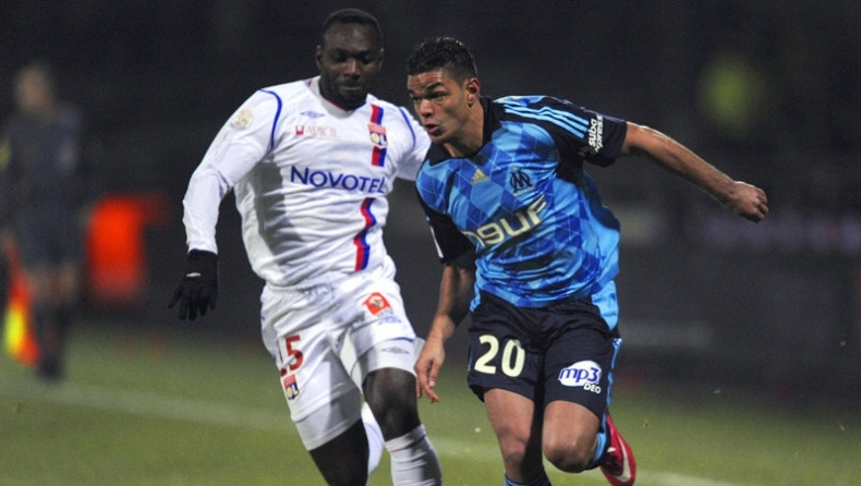 Παίζει και... απαντάει