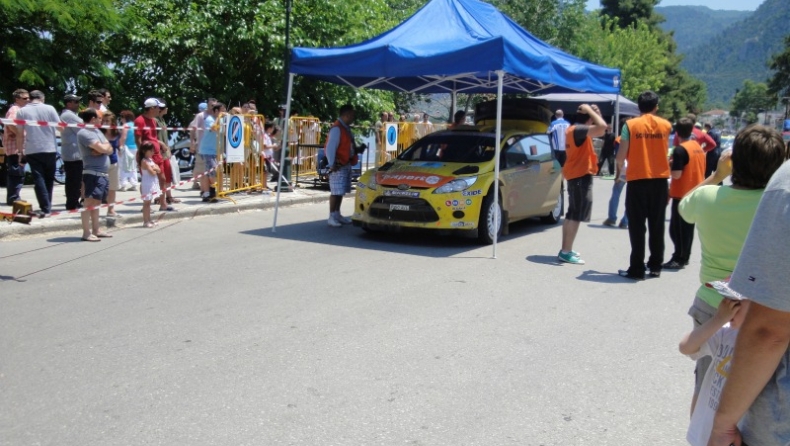 Το πρώτο σέρβις! (vids & pics)