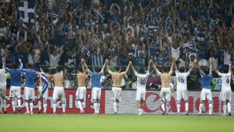 Δεν τραγουδάει, βλέπει Εθνική!