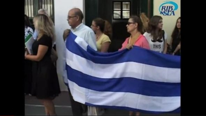 Έσκισαν το βιβλίο γραμματικής! (vid)