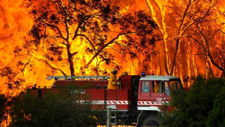 Στις φλόγες η Εύβοια