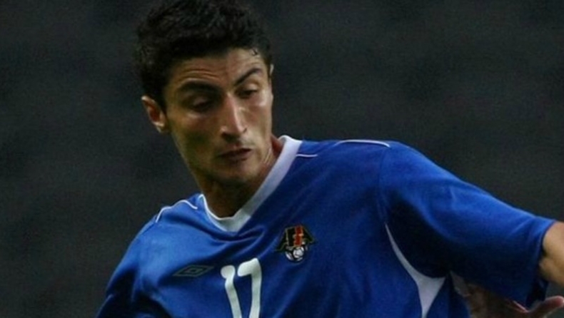 Οι Άγγλοι, η σερβιτόρα και το φιλικό...