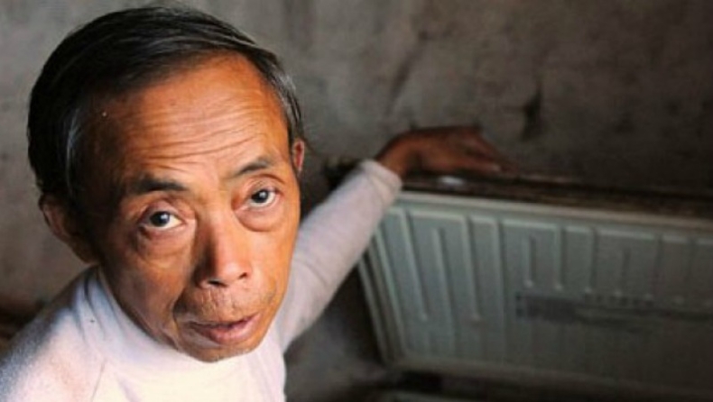 Κρατάει σε καταψύκτη τον νεκρό γιο του!