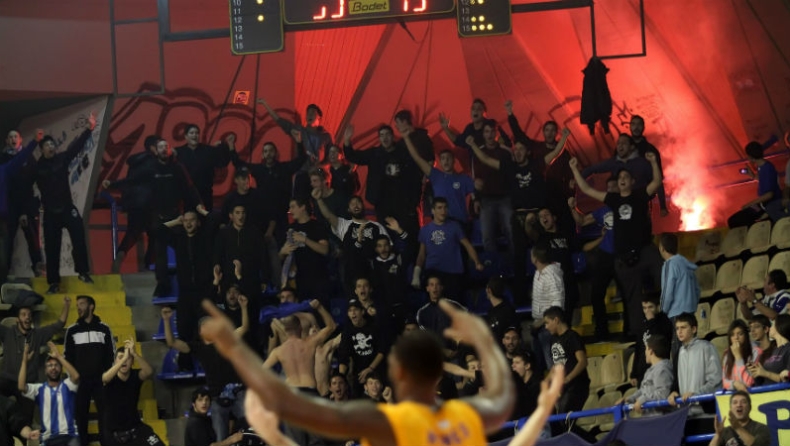 Ευχαριστεί τον κόσμο του το Περιστέρι!