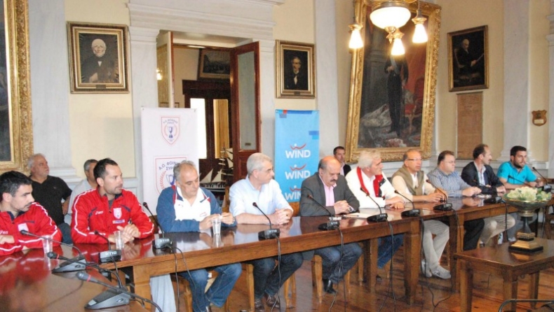 Ναι μεν αλλά για Φοίνικα!