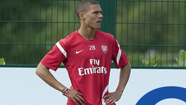 Δύο εκτός, ένας εντός