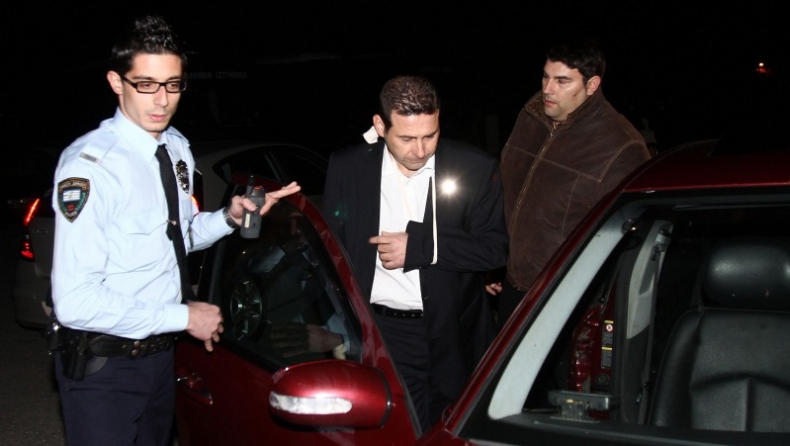 «Κρεμόταν το χέρι του»!