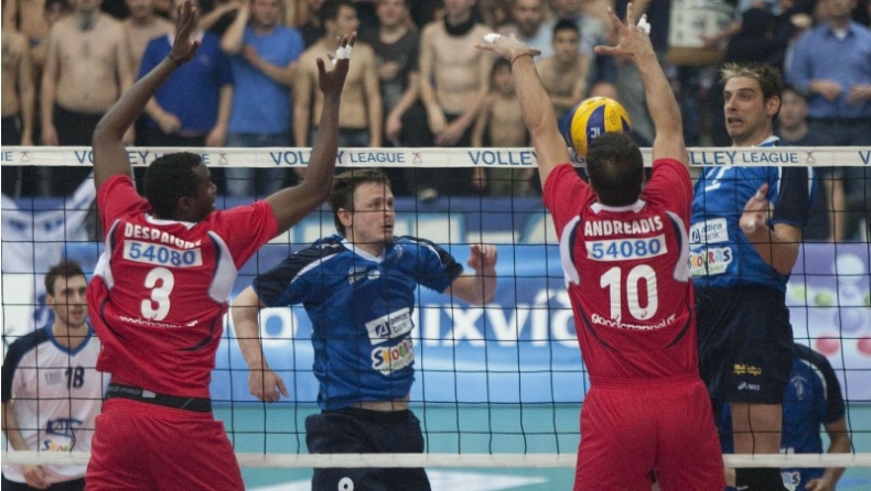 Από τρεις σε άνδρες και γυναίκες