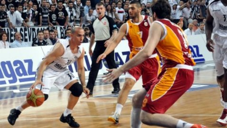 Η πρόκριση... τρέλανε τον Αρόγιο