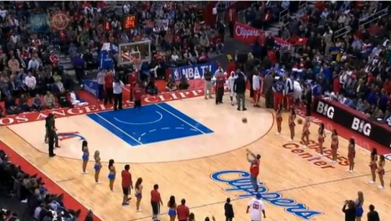 Το 'βαλε από το κέντρο κι έφυγε με αμάξι (vid)