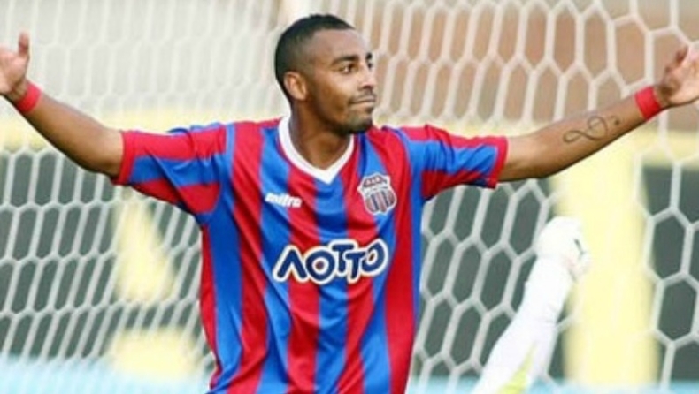 Διπλό «χτύπημα» από ΑΕΛ