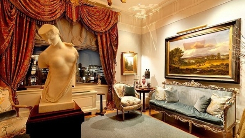 Ελεύθερη... κι ωραία η Katie!