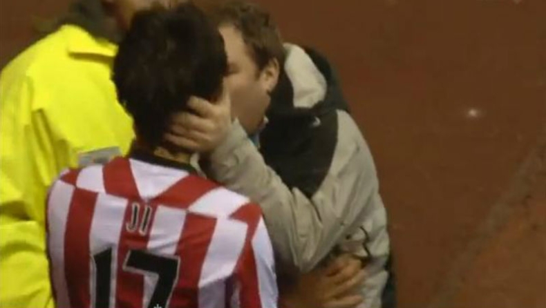 Γκολ...για φίλημα! (vid)