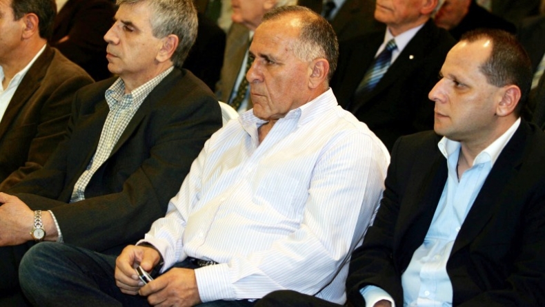 «Να φύγουν και οι δύο»