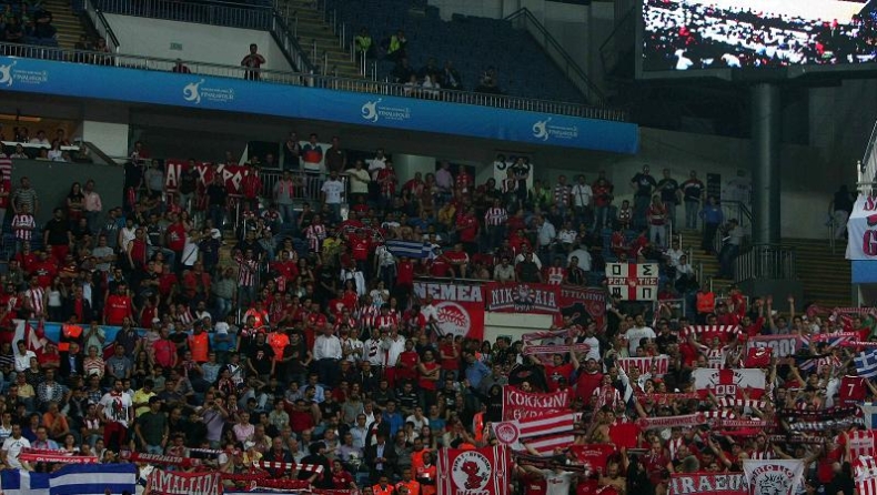 Με αεροπλάνα και με λεωφορεία!