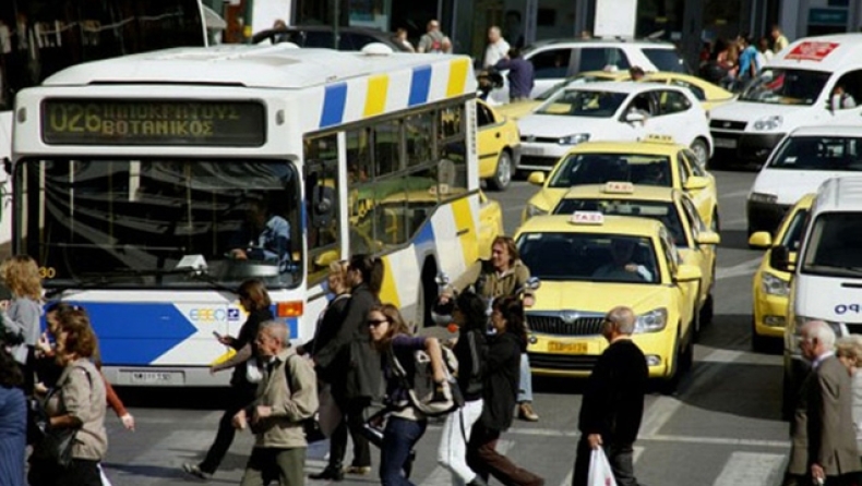 Περίμενε στη στάση και τον έκλεψαν