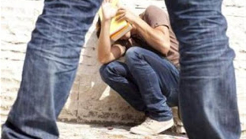 Άγριο ξύλο σε μαθητή έξω από το σχολείο του