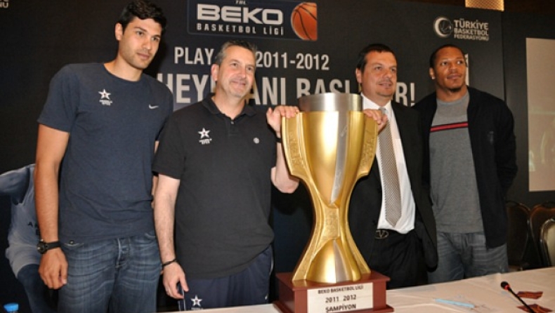 Κούπα και... φροντιστήριο για Ζούρο