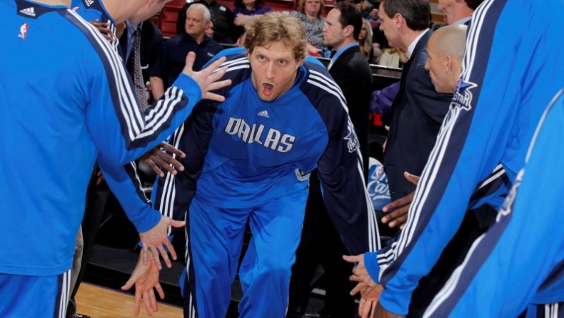 Ο Νοβίτσκι παρακολουθεί γυναικείο ποδόσφαιρο