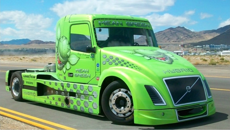 Σαν τρελό φορτηγό! (vid & pics)