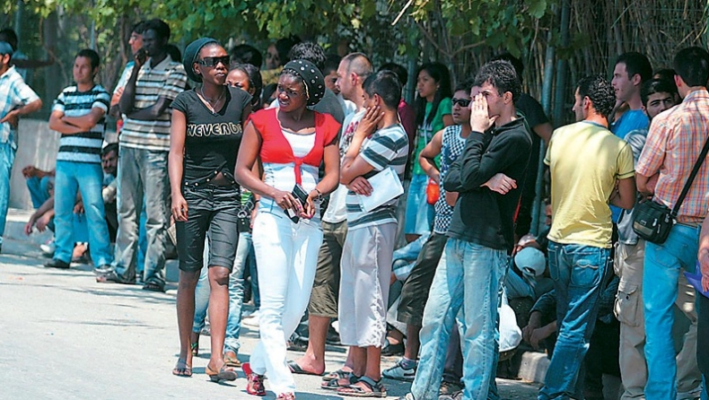 «Απολύστε τους αλλοδαπούς»