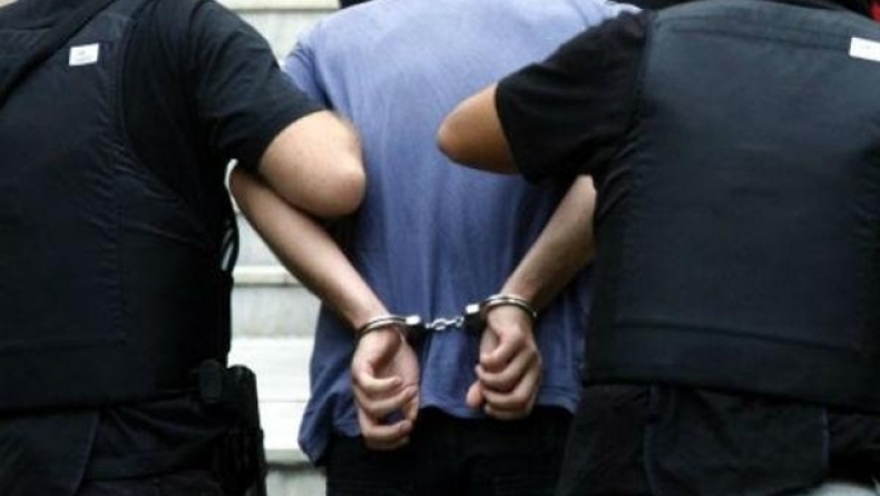 Αυνανιζόταν μπροστά στο αστυνομικό τμήμα!