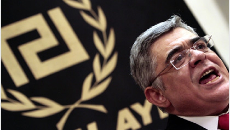 «Οχι, ας καθίσουν, εντάξει...»