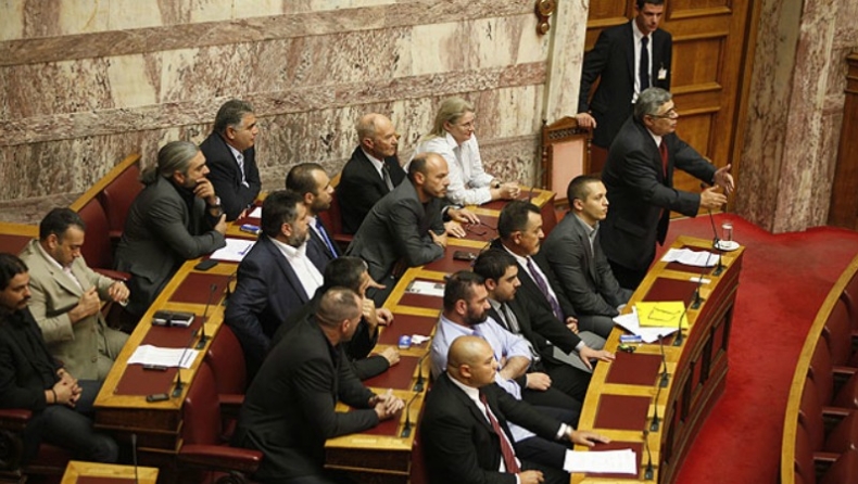 Χρυσαυγίτης τσολιάς στο γάμο του‏