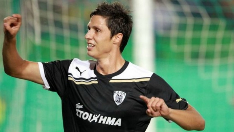 «Παίζω ακόμη και επιθετικός»